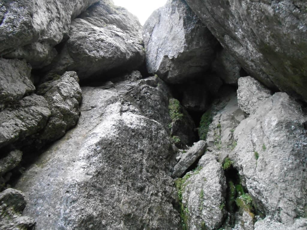 În stânga varianta pitonată, în dreapta varianta mai ușoară prin tunel. Sursă foto: Rupi