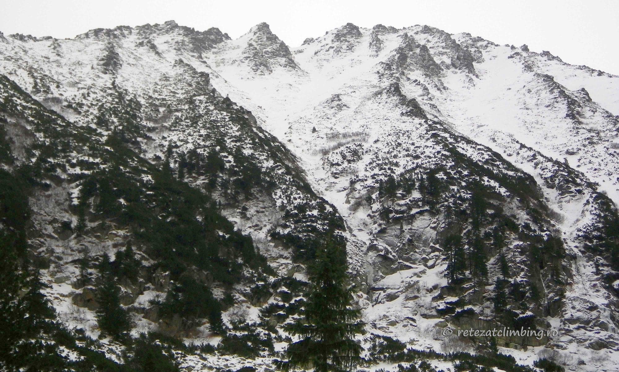 Creasta Pietrele iarna. Sursă foto: retezatclimbing.ro