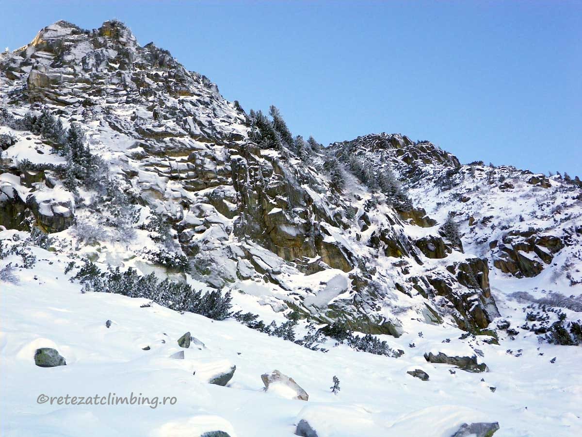 Creasta Frumoasă iarna. Sursă foto: retezatclimbing.ro