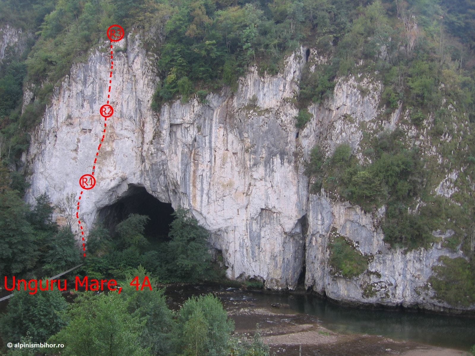 Sursă: alpinismbihor.ro Sursă: alpinismbihor.ro