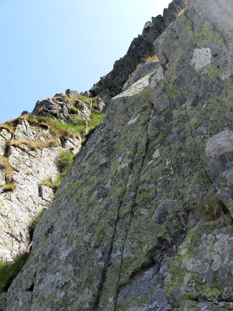 Inceputul traseului. Sursă foto: retezatclimbing.ro Inceputul traseului. Sursă foto: retezatclimbing.ro