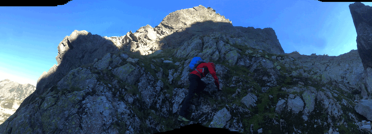 Intrarea în vâlcel. Sursă foto: retezatclimbing.ro Intrarea în vâlcel. Sursă foto: retezatclimbing.ro